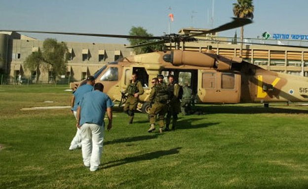 פינוי לבית החולים סורוקה (ארכיון) (צילום: רוני מרדכי, חדשות 2) פינוי לבית החולים סורוקה (ארכיון) (צילום: רוני מרדכי, חדשות 2)