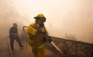כותרות העבר: גל שריפות בכל הארץ (צילום: רויטרס, חדשות)