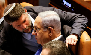 שר האוצר בצלאל סמוטריץ' וראש הממשלה בנימין נתניהו (צילום: רויטרס)