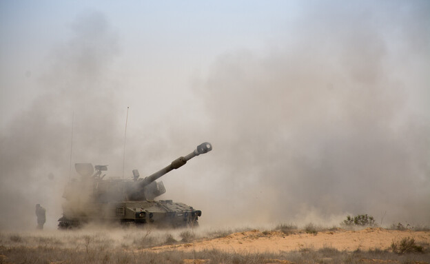 טנק בגבול רצועת עזה  (צילום: Ziv Lavi, shutterstock)